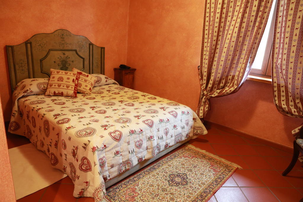 Agriturismo La Virginia Revello Exterior foto
